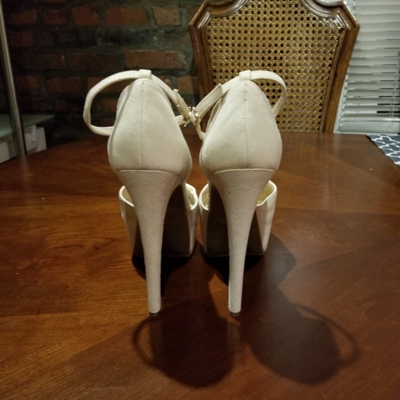 Heels - Picture 3 of 4